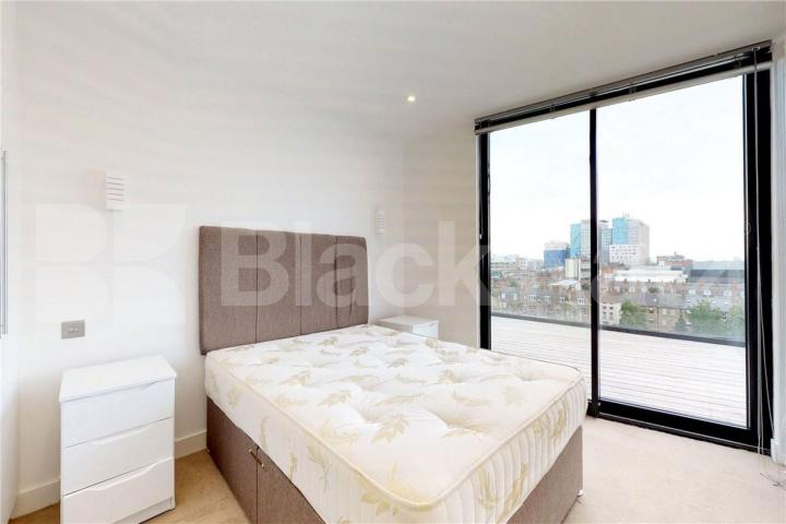 Stunning stylish 1 bed property with large roof terrace Plumbers Row, Aldgate / Whitechapel 